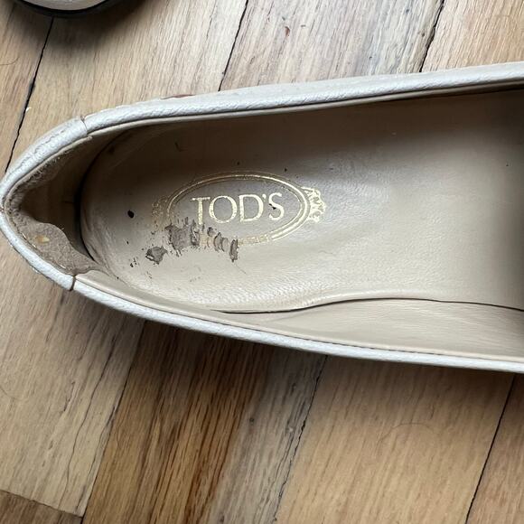 Tod's T Women's 38 1/2 US 8.5 Timeless Leather Loafters White With Gold Hardwear - Picture 15 of 16
